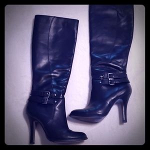 Black heeled boots